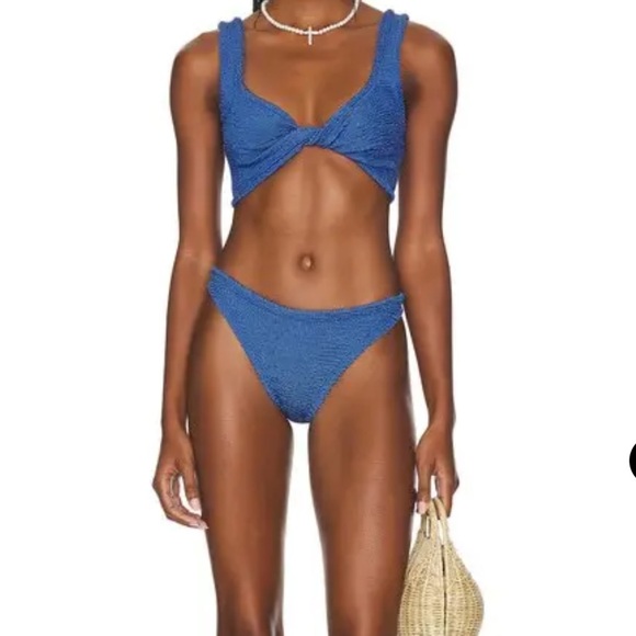 Hunza G Juno - Picture 1 of 8